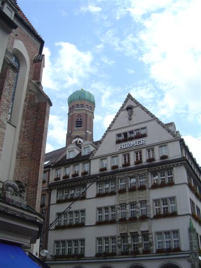 Frauenkirche from Neuhauser Str2