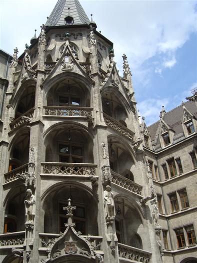 Neuese Rathaus courtyard