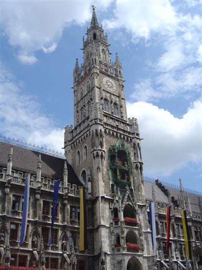 Neuese Rathaus from Marienplatz