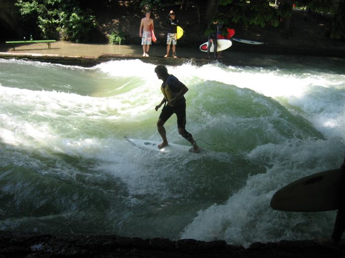 Eric's pics - Munchen Schwabinger Bach Surfs Up 2