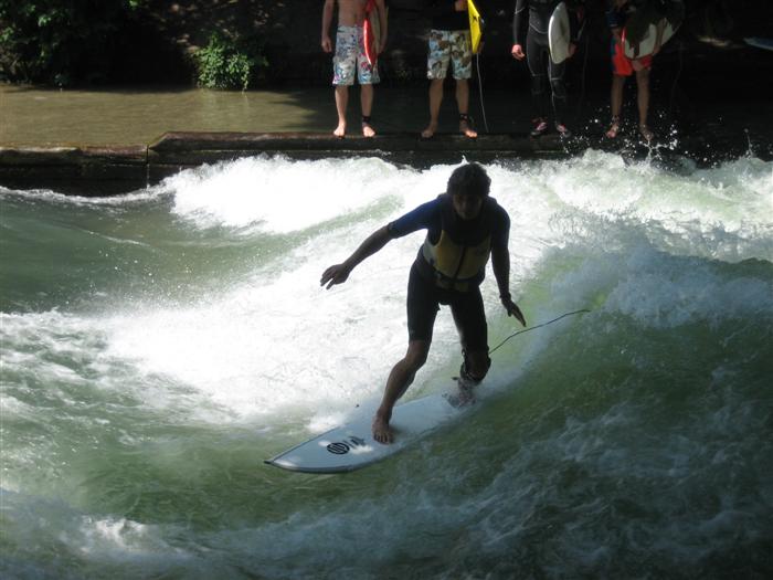 Eric's pics - Munchen Schwabinger Bach Surfs Up 4