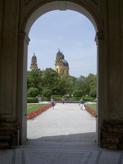 Theatinerkirche from the Hofgartentemple 