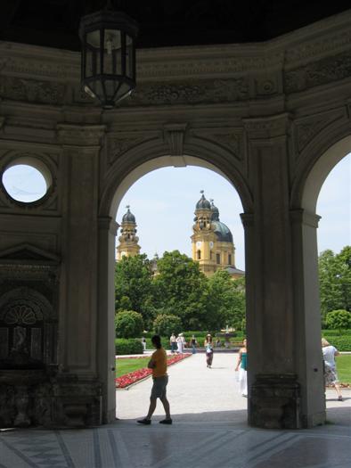 inside the Hofgartentemple