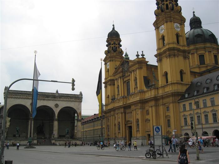 Feldherrnhalle & Theatinerk